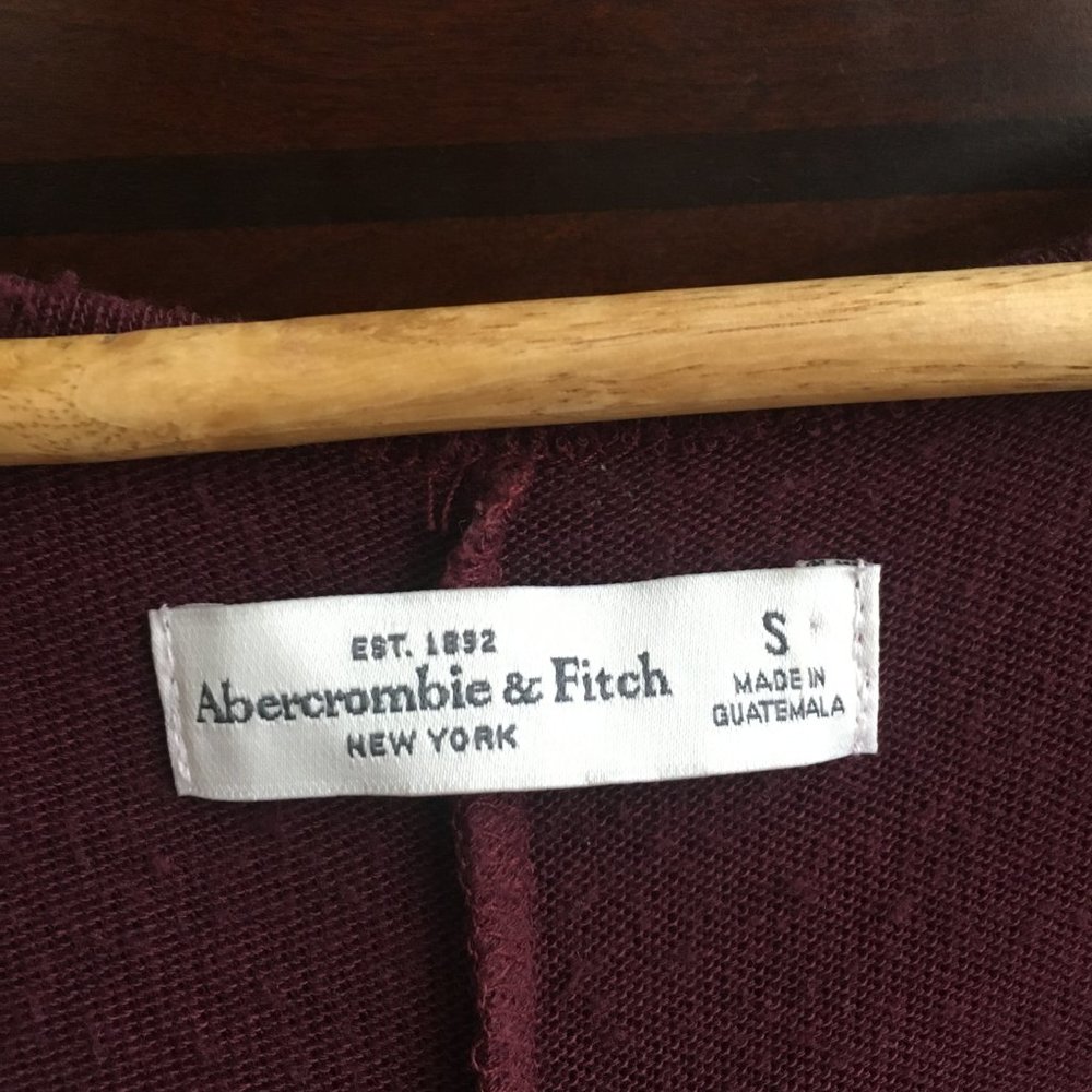 Maroon sweater - Picture 2 of 2